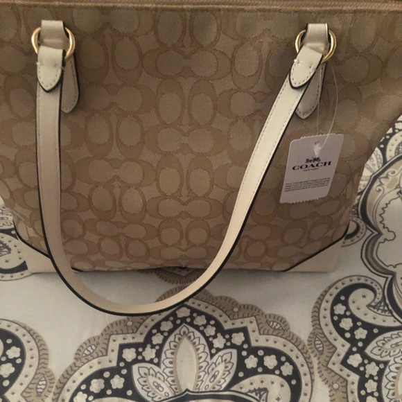 Coach Handbags - Signature Coach Tote 💛